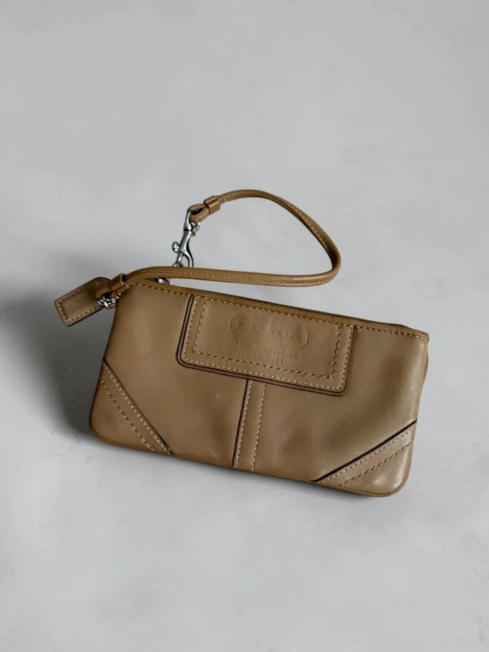 COACH Vintage Tan Beige Leather Wristlet Clutch